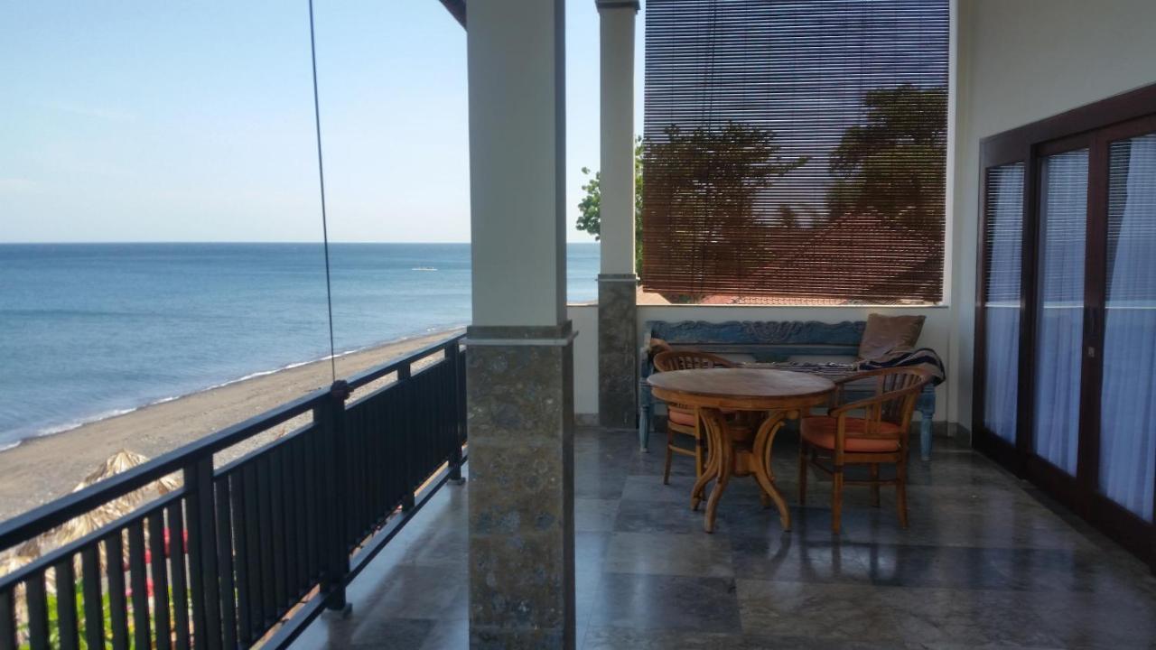 Amed Beach Villa Exterior foto